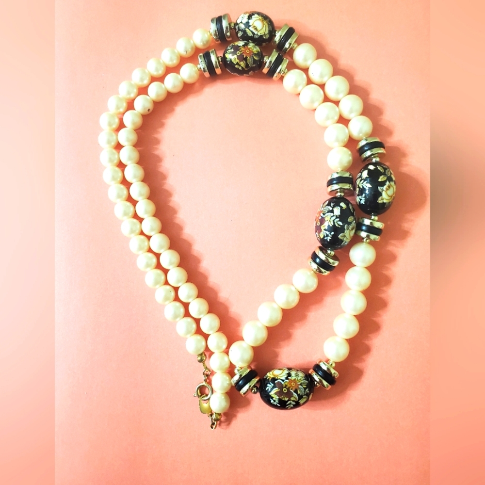 Vintage pearl and cloussene necklace